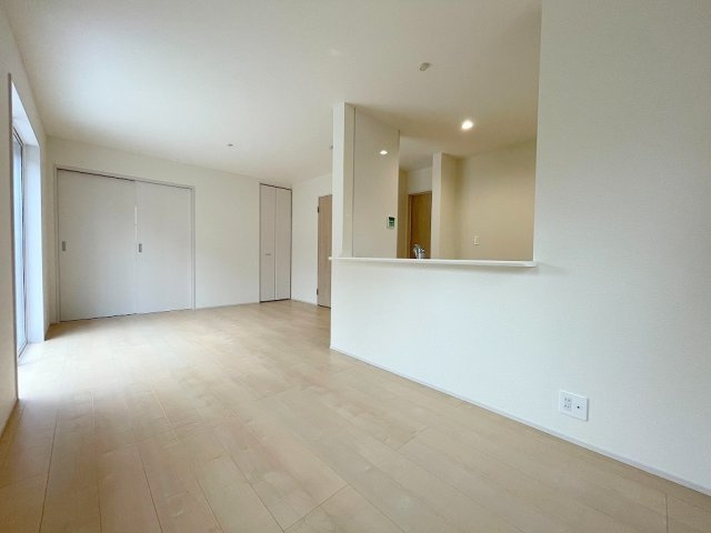 八潮市八潮7丁目　新築戸建　全4棟　3号棟の居間・リビング|同施工会社の参考写真になります。