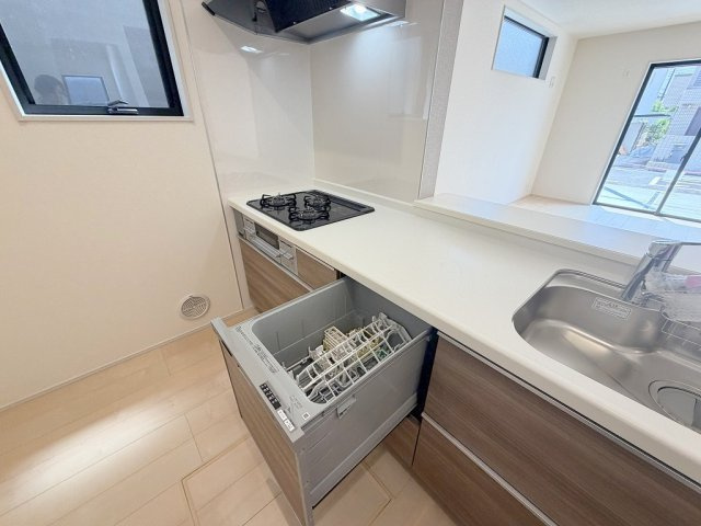 八潮市八潮7丁目　新築戸建　全4棟　3号棟のキッチン|家事の時短につながる食洗機完備