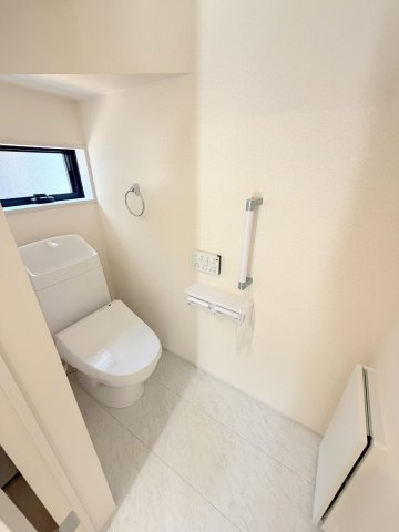 八潮市八潮7丁目　新築戸建　全4棟　3号棟のトイレ|1階のトイレです