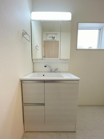 八潮市八潮7丁目　新築戸建　全4棟　4号棟の独立洗面台|同施工会社の参考写真になります。