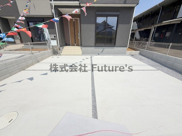 八潮市八潮7丁目　新築戸建　全4棟　4号棟の駐車場|家族の車＋来客用にも便利な並列2台駐車