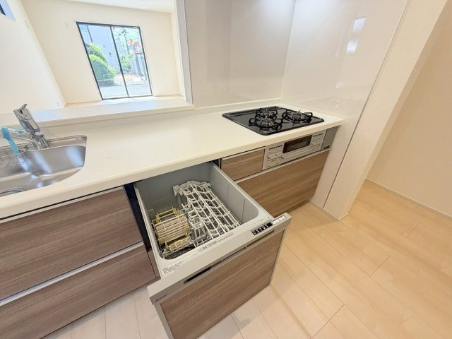 八潮市八潮7丁目　新築戸建　全4棟　4号棟のキッチン|家事の時短につながる食洗機完備