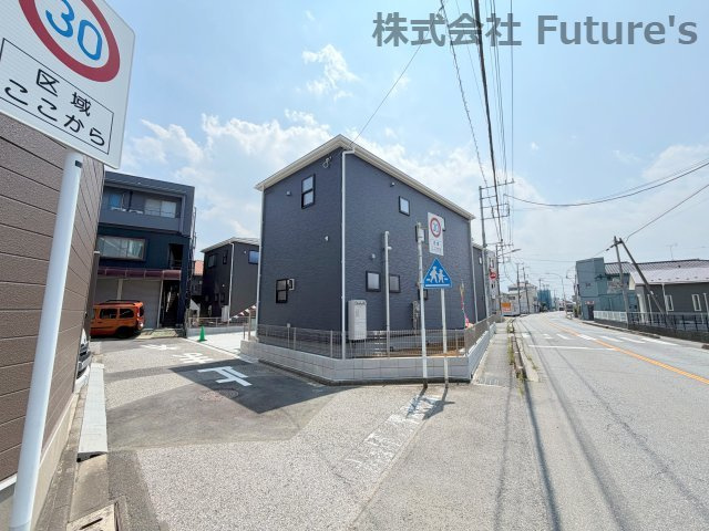 八潮市八潮7丁目　新築戸建　全4棟　2号棟の前面道路含む現地写真|前面道路含む現地写真です。