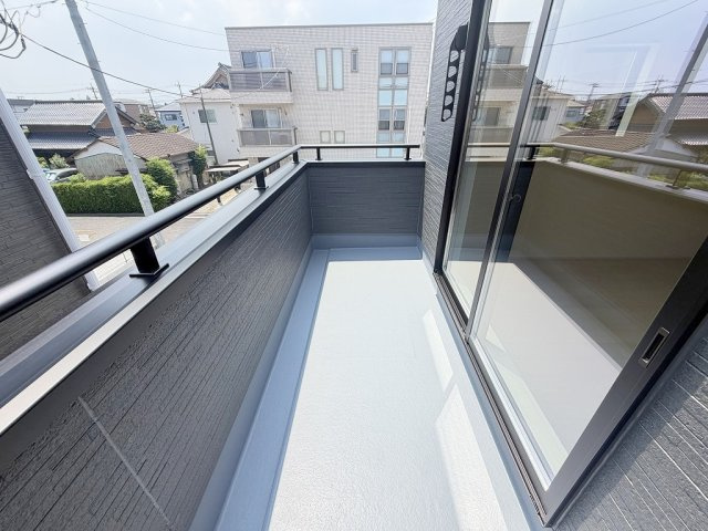 八潮市八潮7丁目　新築戸建　全4棟　1号棟のバルコニー|南向きバルコニーにて陽当り良好