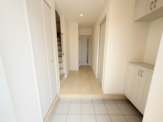 八潮市八潮7丁目　新築戸建　全4棟　1号棟の玄関|玄関から見た室内写真です
