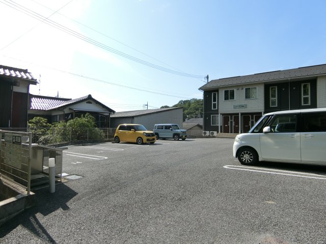 グランメゾン祇園の駐車場