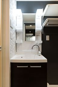 フォセット横浜大口通の独立洗面台