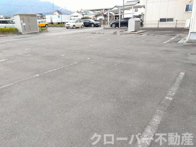 レオネクストブレッツァ　ノースの駐車場