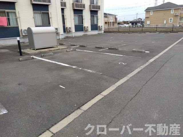 レオネクストブレッツァ　ノースの駐車場