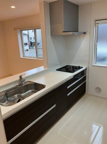 草加市青柳八丁目戸建のキッチン