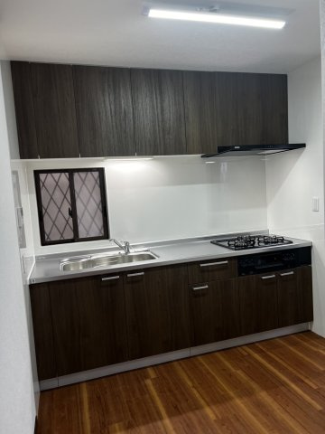 東大阪市新家西町中古戸建のキッチン|コンパクトなキッチンで掃除もラクラク