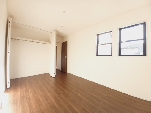 ひたちなか船窪　第2の洋室|6.38帖洋室です。採光・通風が良く毎朝気持ち良く起床ができ・・日中も日差しが降り注ぐ～暖かいお部屋です。