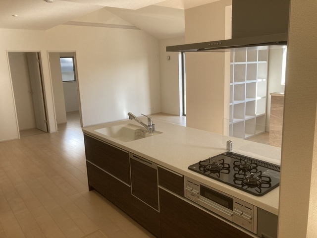 ひたちなか船窪　第2のキッチン|キッチンです。開放感がありお部屋を見渡せ・・動線が非常に効率的でスムーズな作業ができ魅力的です。