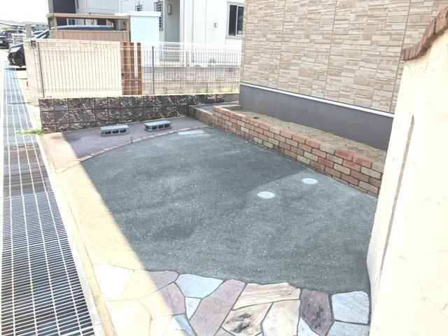 玉津町西河原戸建の駐車場|駐車場があります