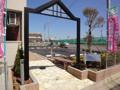 【エントランス】 | ノーブル・ファイン・アクア | 外観写真（昼）