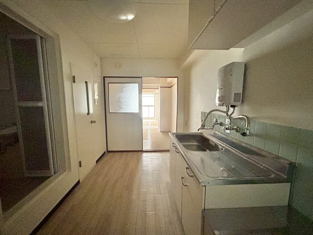 神戸蒟蒻会館のキッチン|コンパクトなキッチンで掃除もラクラク