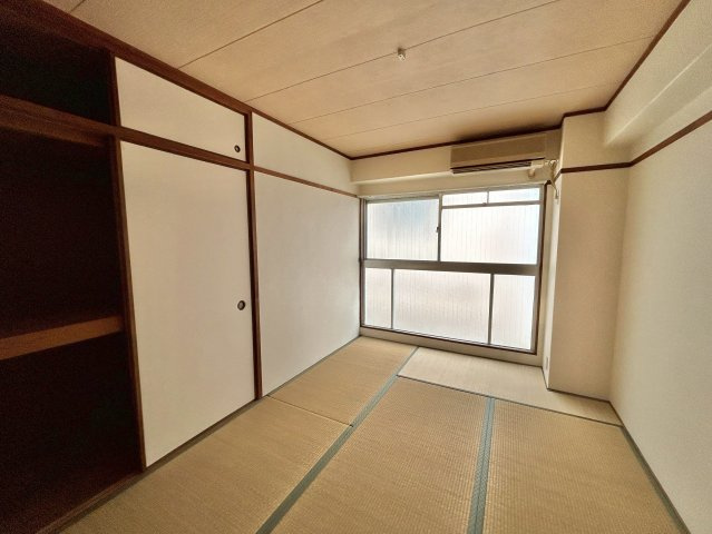 神戸蒟蒻会館の和室|柔らかい畳が心地よい和室