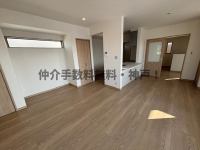 【居間・リビング】 | 神戸市垂水区西舞子9丁目　新築戸建　仲介手数料無料！ | おしゃれなリビングです