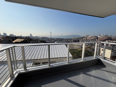 【バルコニー】 | 神戸市垂水区西舞子9丁目　新築戸建　仲介手数料無料！ | 暖かな日差しのふりそそぐバルコニー