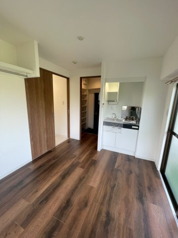 サンマリン名谷の洋室|日当たりの良い明るいお部屋