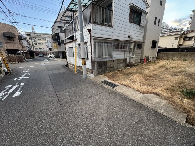 垂水区川原の土地の駐車場|全面道路は公道