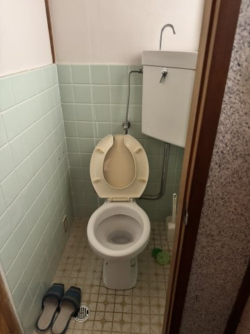 前田貸家のトイレ|ゆったりとした空間のトイレです