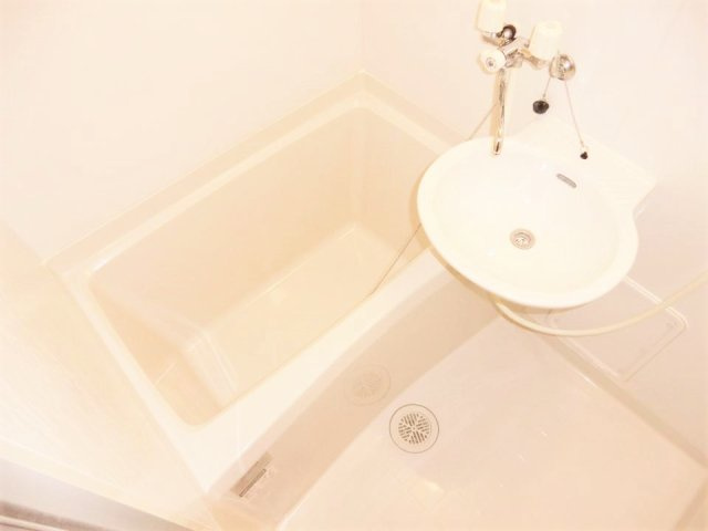 レオパレスアークの浴室|同タイプ物件の為、形状や間取寸法、色調等が実際とは異なります