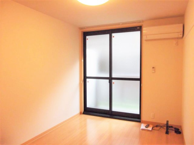 レオパレスアークの寝室|同タイプ物件の為、形状や間取寸法、色調等が実際とは異なります