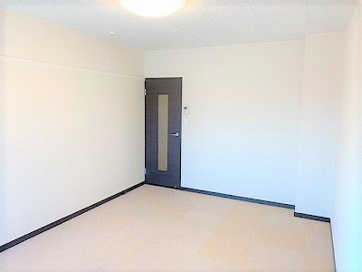 レオネクストさくら五段坂Ⅱの寝室|広くて明るい寝室