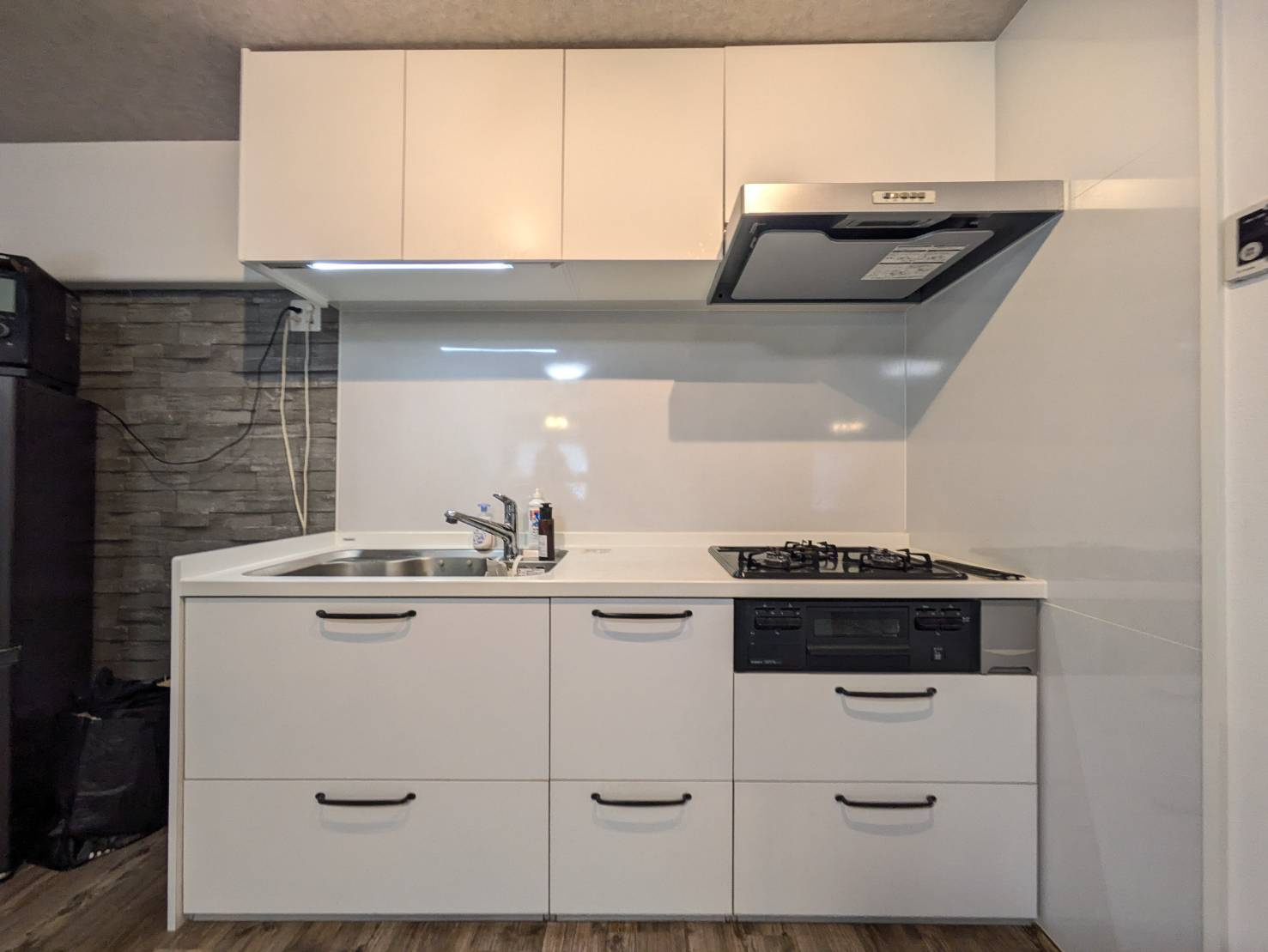 エンゼルハイム町屋第2のキッチン|ワイドで収納豊富なシステムキッチン