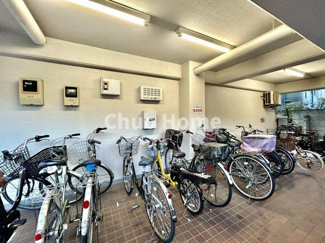 エンゼルハイム町屋第2の駐輪場|【自転車置き場】最新の空き状況や費用などの詳細は担当スタッフまでお問い合わせください。