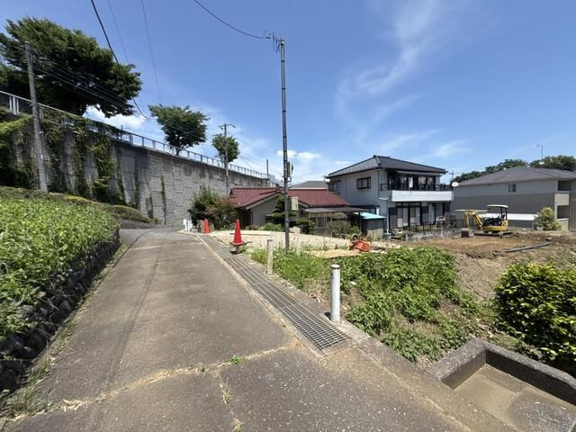 飯能市矢颪5期全1棟　新築戸建の前面道路含む現地写真