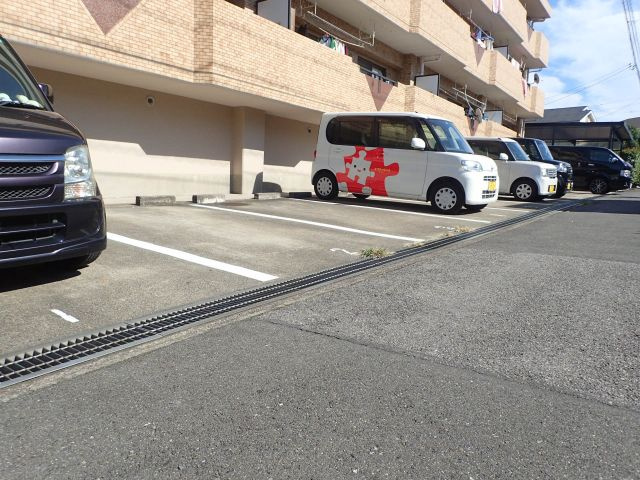 サニーコート寺田の駐車場