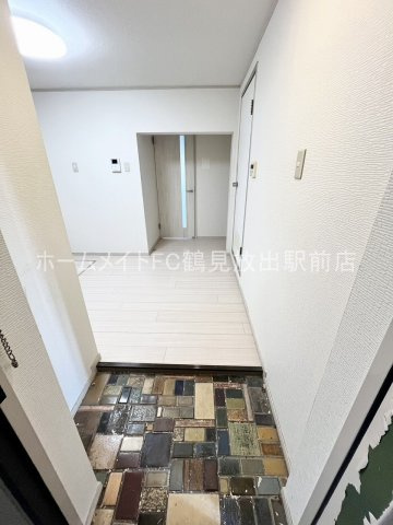 大阪市城東区諏訪２丁目の賃貸マンションの玄関