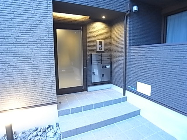 REGALEST　Karumo Southのエントランス|清潔なエントランスです