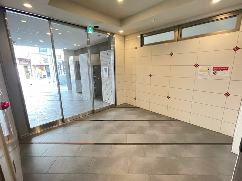 SERENiTE堺筋本町SUDのロビー