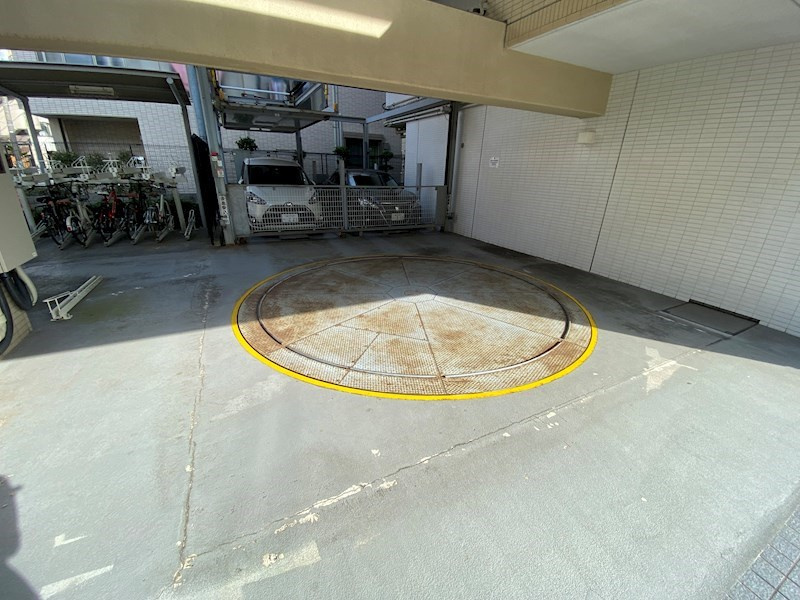 レジディア恵比寿南の駐車場
