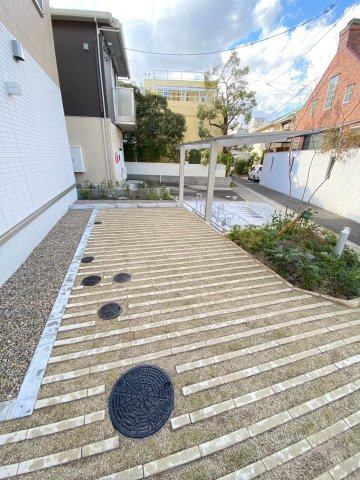 レーヴ　ド　ドゥ芦屋の駐車場