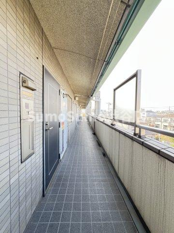 ステラメゾン下北沢のロビー