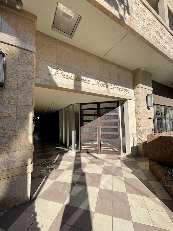 プレサンス神戸プレシャスのエントランス