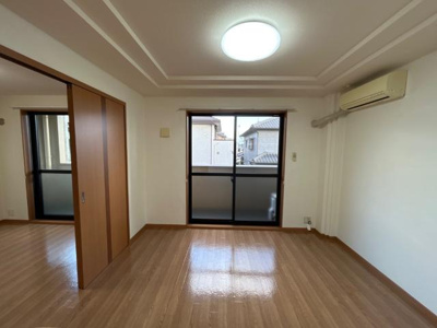 【居間・リビング】 | サンライズ高町 | １０帖のＬＤＫ　エアコン・照明付き