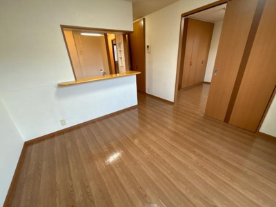 【居間・リビング】 | サンライズ高町 | 家具配置しやすいリビング