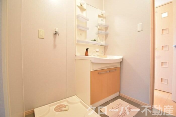 リビングタウン宇多津東 D棟の洗面所|洗髪洗面化粧台