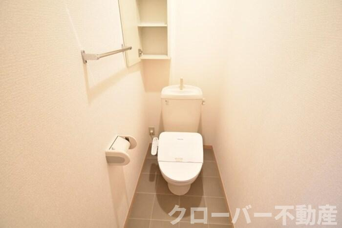 リビングタウン宇多津東 D棟のトイレ|温水洗浄暖房便座