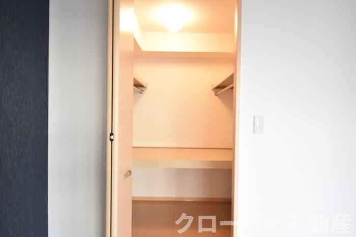 リビングタウン宇多津東 D棟の収納|ウォークインクローゼット