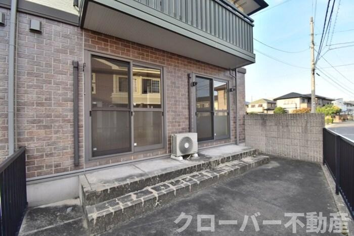 リビングタウン宇多津東 D棟のバルコニー|専用庭