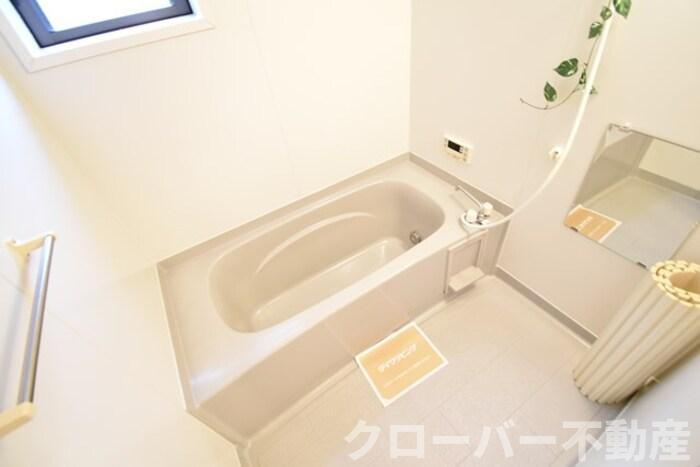 リビングタウン宇多津東 D棟の浴室|浴室