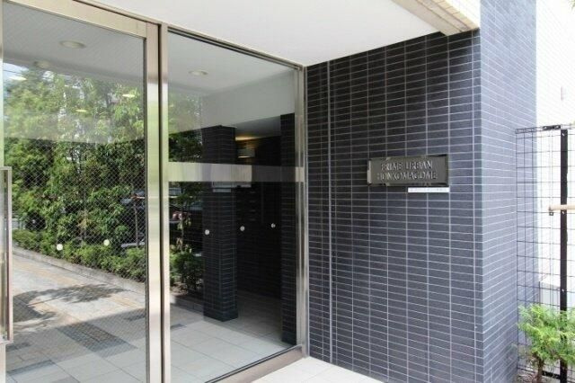 プライムアーバン本駒込のエントランス