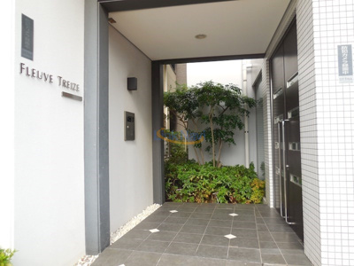 【エントランス】 | フルーヴトレーズ