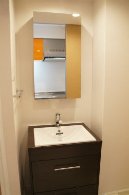 リブリ・ナンバーナインの独立洗面台|忙しい朝には欠かせない洗面所です